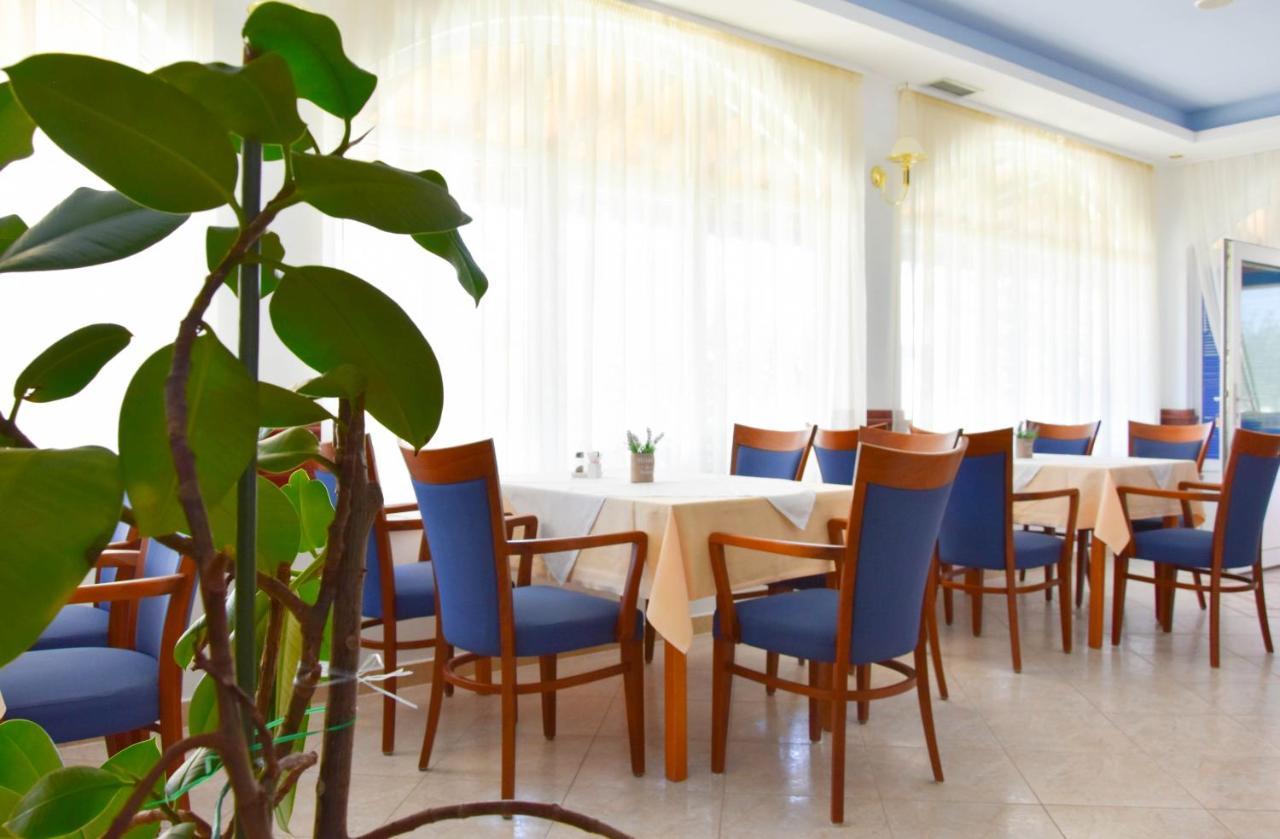 Kaštela Hotel Adria מראה חיצוני תמונה