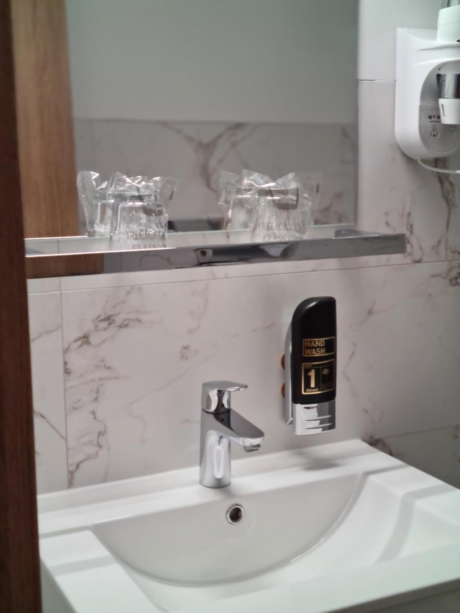 Kaštela Hotel Adria מראה חיצוני תמונה