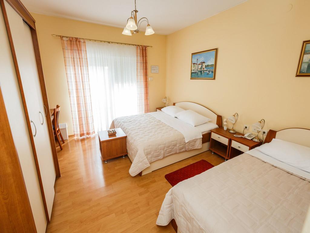 Kaštela Hotel Adria מראה חיצוני תמונה