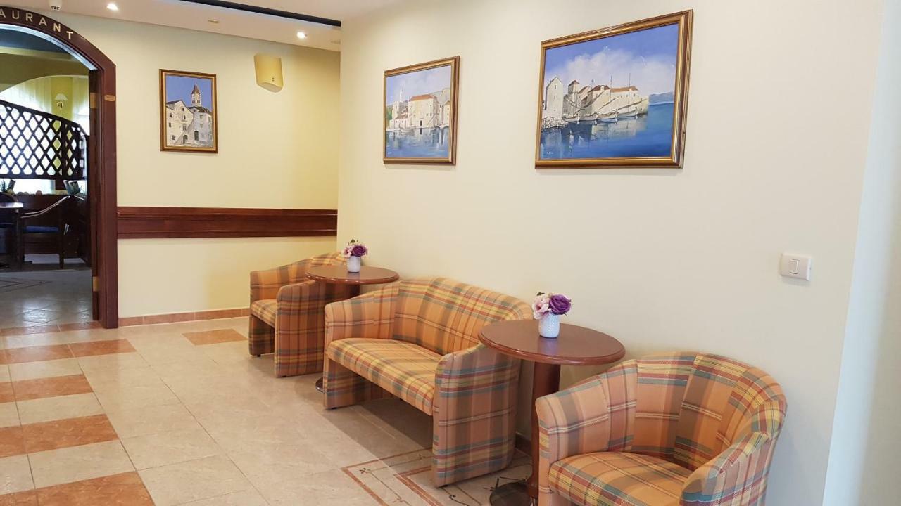 Kaštela Hotel Adria מראה חיצוני תמונה